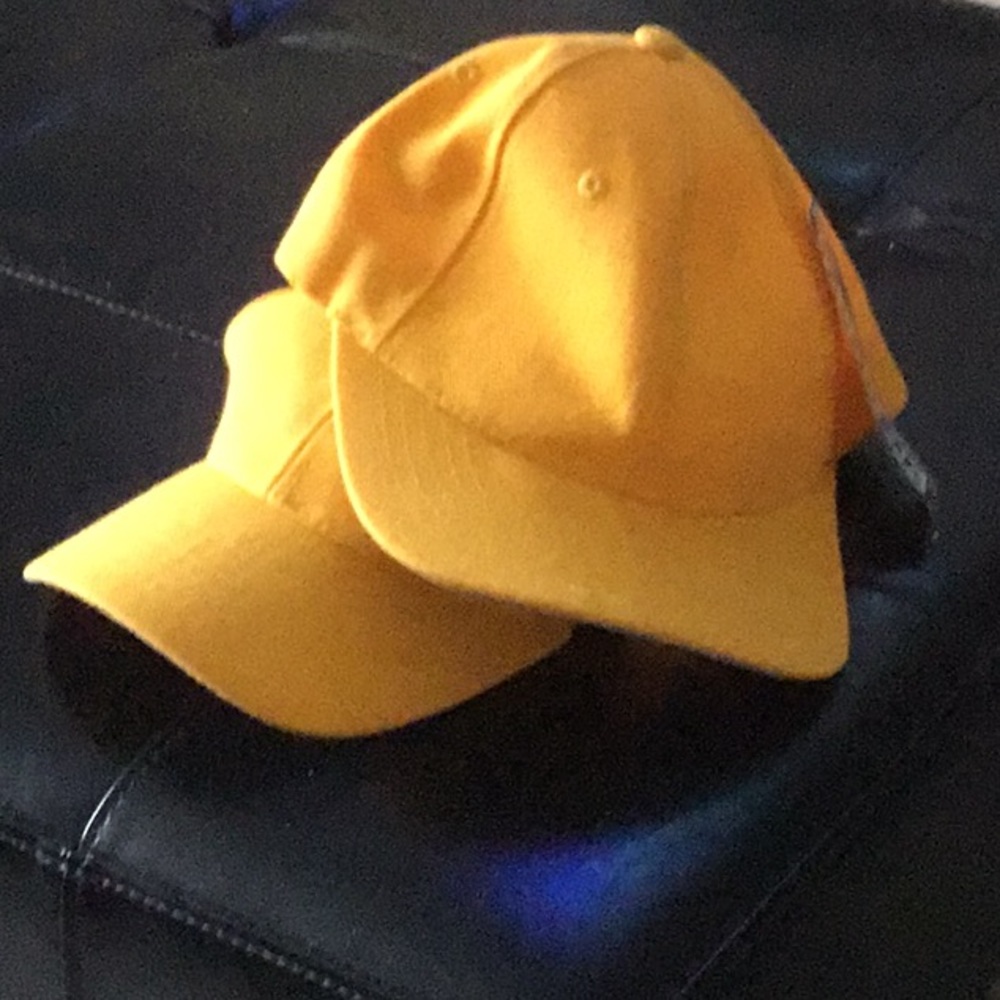 BUNDLE OF TWO CAPS
